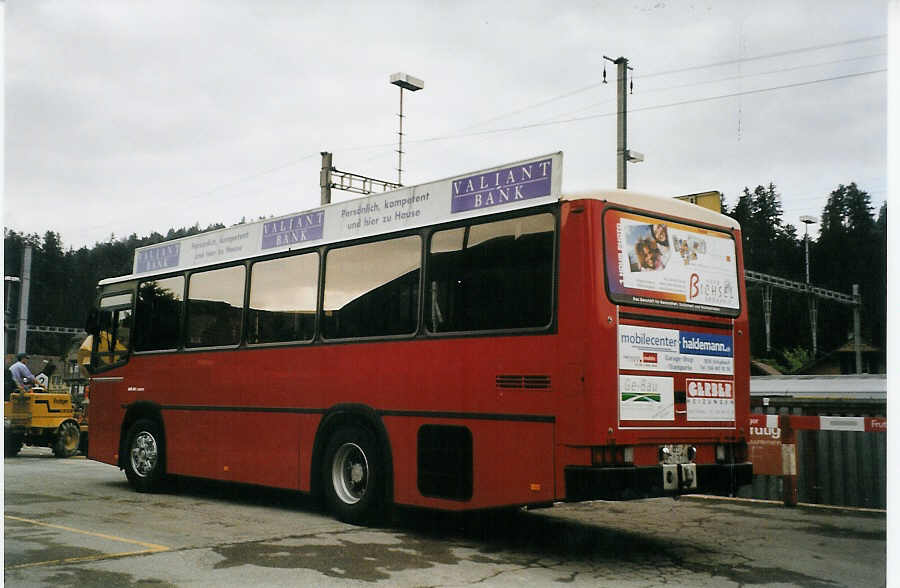 (078'322) - AOE Langnau - Nr. 2/BE 151'372 - NAW/R&J am 11. Juli 2005 beim Bahnhof Langnau