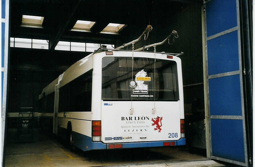 (078'437) - VBL Luzern - Nr. 208 - Hess/Hess Gelenktrolleybus am 11. Juli 2005 in Luzern, Depot