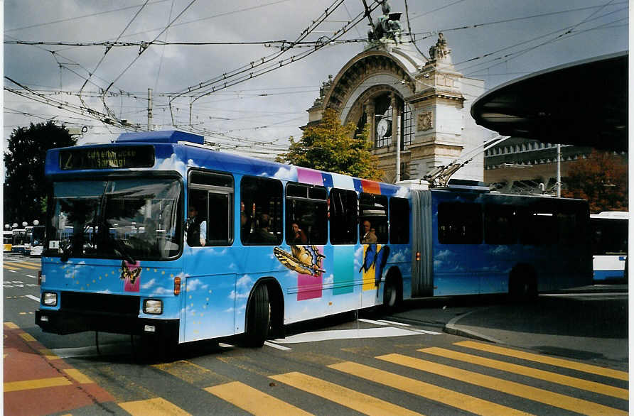 (078'534) - VBL Luzern - Nr. 199 - NAW/Hess Gelenktrolleybus am 11. Juli 2005 beim Bahnhof Luzern