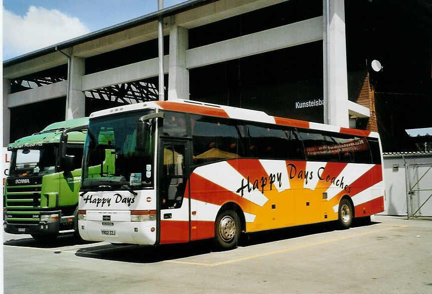 (078'611) - Aus England: Happy Days, Stafford - Nr. 199/YR02 ZZJ - Van Hool am 13. Juli 2005 in Thun, Grabengut