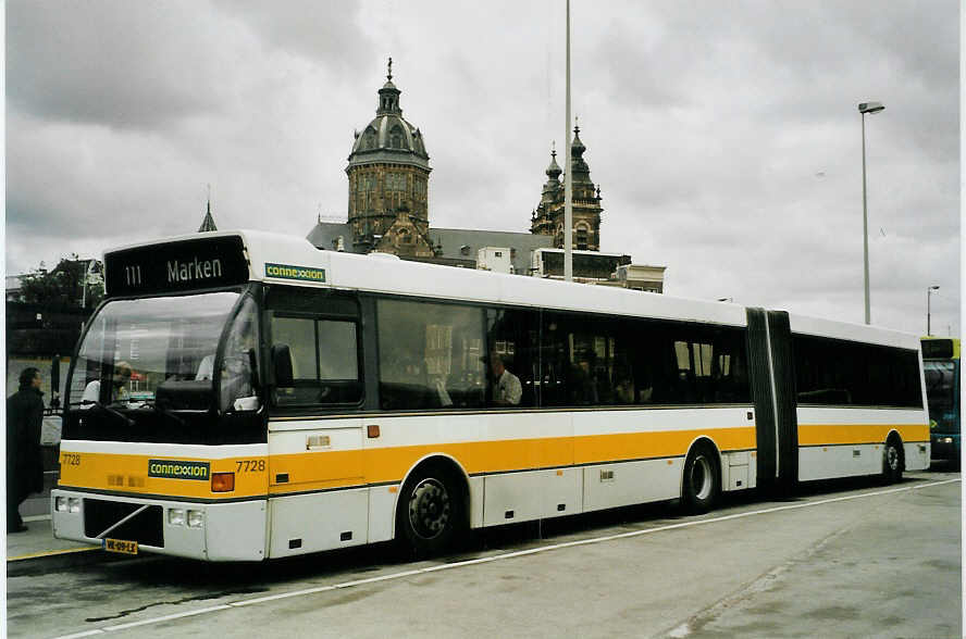 (078'716) - Connexxion - Nr. 7728/VK-09-LX - Volvo/Berkhof am 20. Juli 2005 beim Bahnhof Amsterdam