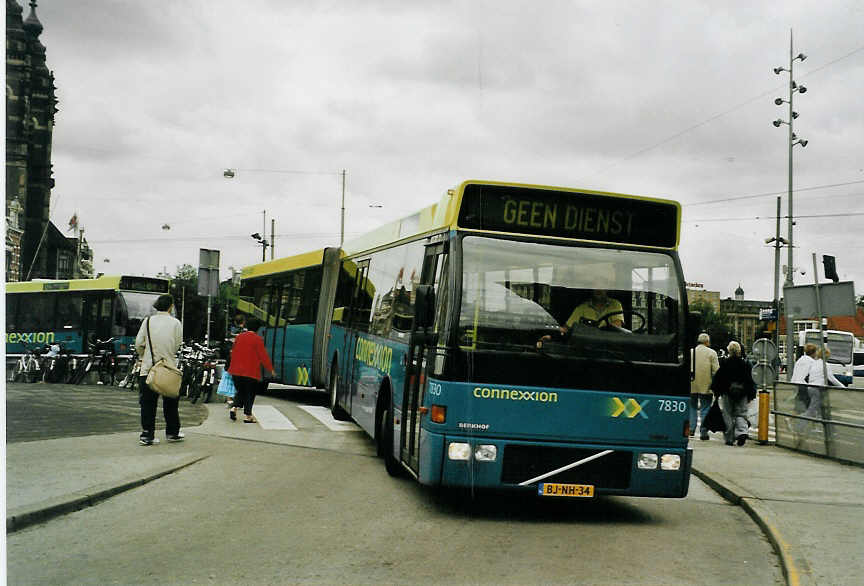 (078'721) - Connexxion - Nr. 7830/BJ-NH-34 - Volvo/Berkhof am 20. Juli 2005 beim Bahnhof Amsterdam