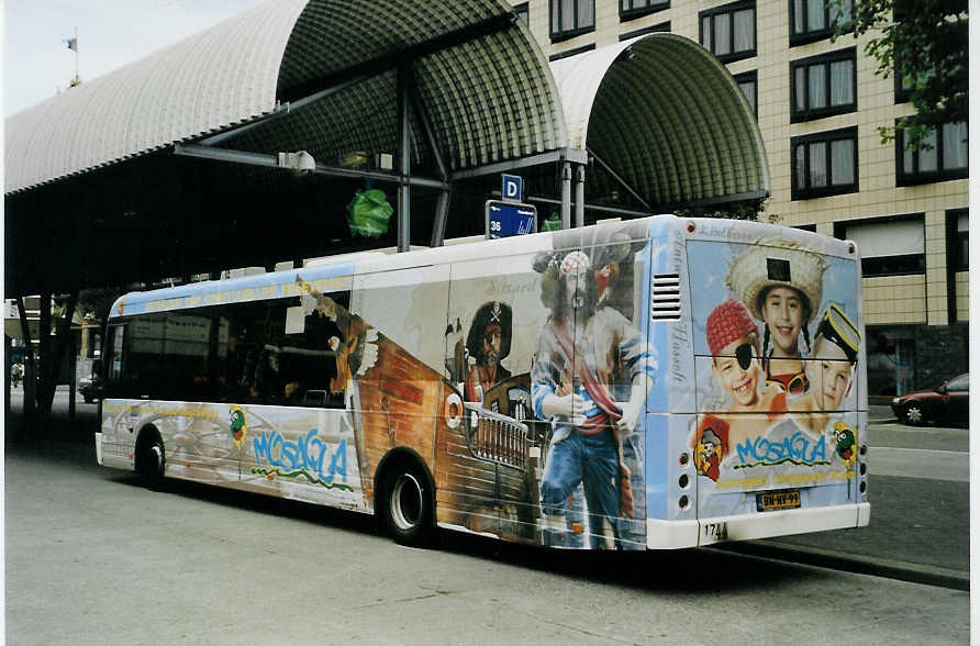 (079'017) - Hermes, Kampen - Nr. 1744/BN-NV-99 - VDL Berkhof am 23. Juli 2005 beim Bahnhof Maastricht