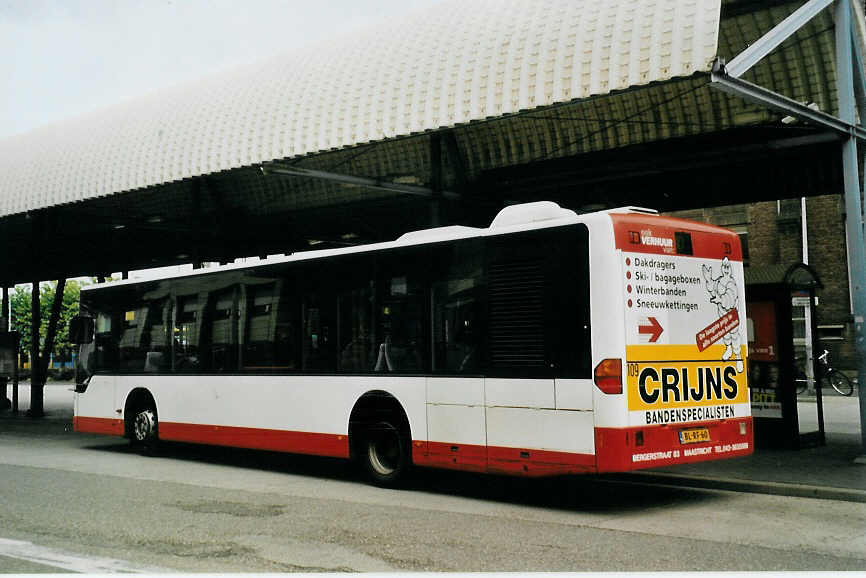 (079'028) - Stadsbus, Maastricht - Nr. 109/BL-RF-60 - Mercedes am 23. Juli 2005 beim Bahnhof Maastricht