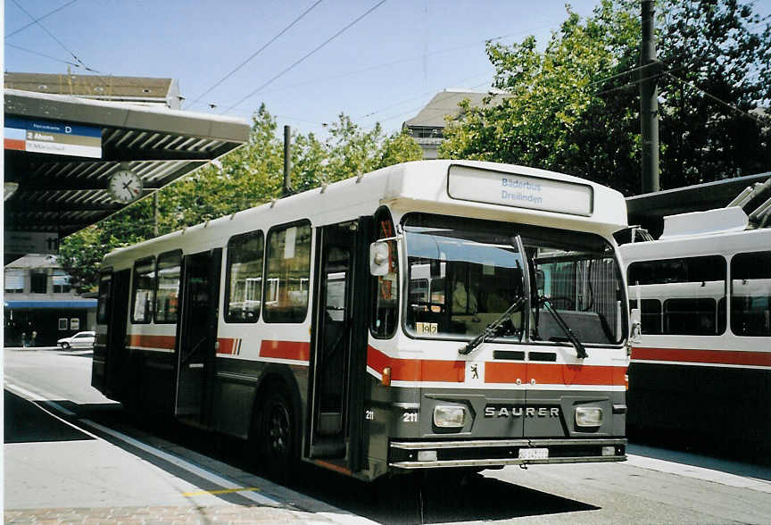 (079'137) - VBSG St. Gallen - Nr. 211/SG 141'211 - Saurer/Hess am 28. Juli 2005 beim Bahnhof St. Gallen