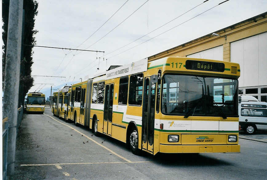 (080'015) - TN Neuchtel - Nr. 117 - NAW/Hess Gelenktrolleybus am 27. August 2005 in Neuchtel, Dpt