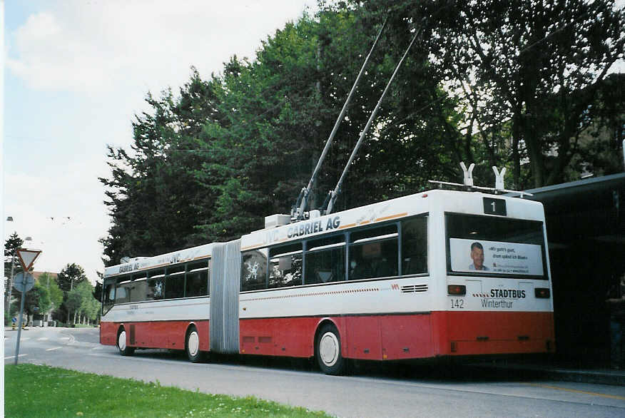 (080'131) - SW Winterthur - Nr. 142 - Mercedes Gelenktrolleybus am 28. August 2005 in Winterthur, Oberwinterthur