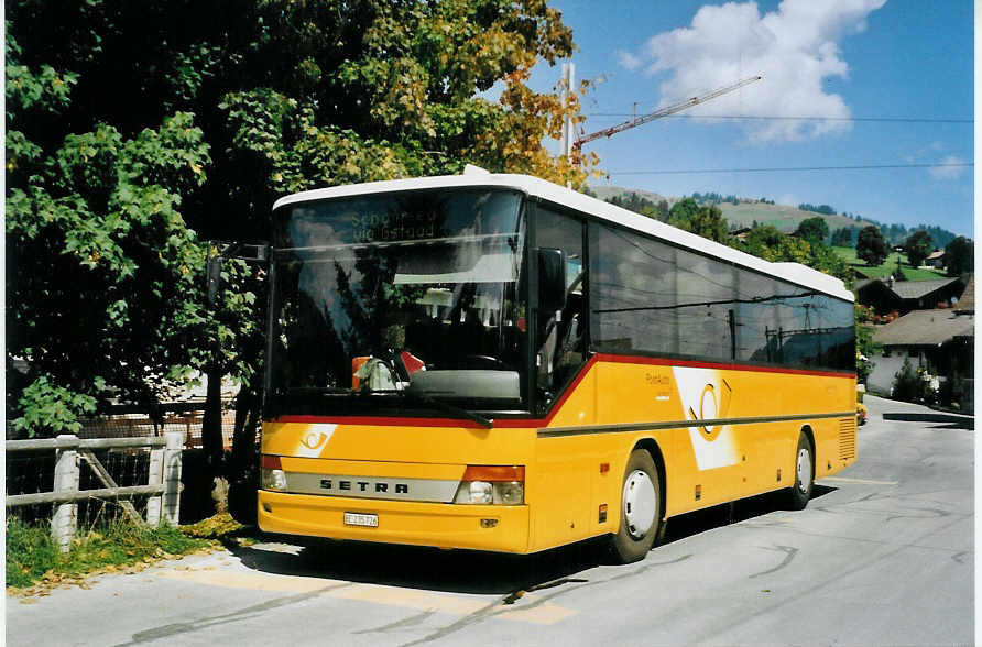 (080'226) - Kbli, Gstaad - BE 235'726 - Setra am 3. September 2005 beim Bahnhof Schnried