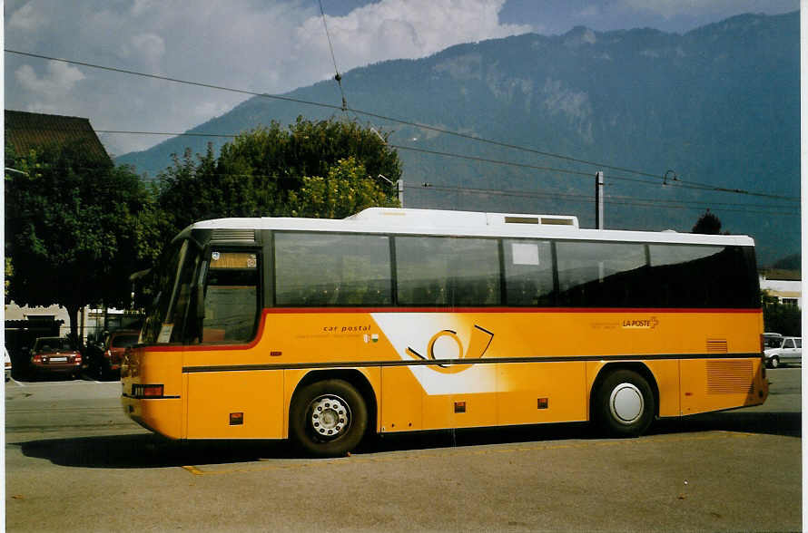 (080'307) - TSB Bex - VD 380 - Neoplan am 3. September 2005 beim Bahnhof Bex