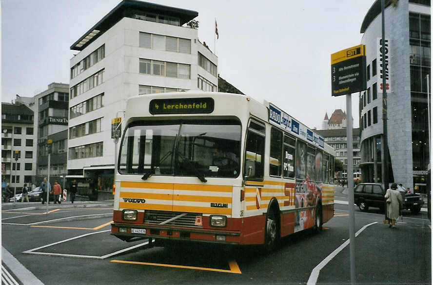 (080'601) - STI Thun - Nr. 36/BE 443'836 - Volvo/R&J (ex SAT Thun Nr. 36) am 27. September 2005 beim Bahnhof Thun