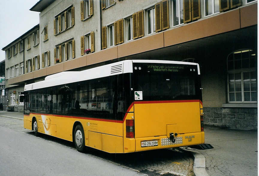 (080'902) - Postautobetriebe Unteres Toggenburg, Ltisburg - SG 284'108 - MAN am 18. Oktober 2005 beim Bahnhof Herisau