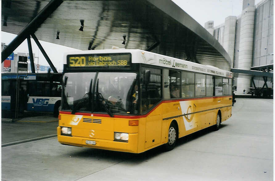 (080'936) - PostAuto Zrich - Nr. 35/ZH 781'189 - Mercedes (ex P 25'513) am 18. Oktober 2005 in Zrich, Flughafen