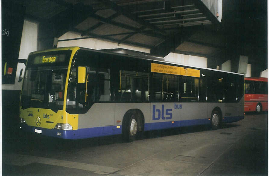 (081'103) - AFA Adelboden - Nr. 5/BE 26'705 - Mercedes am 19. Oktober 2005 im Autobahnhof Adelboden