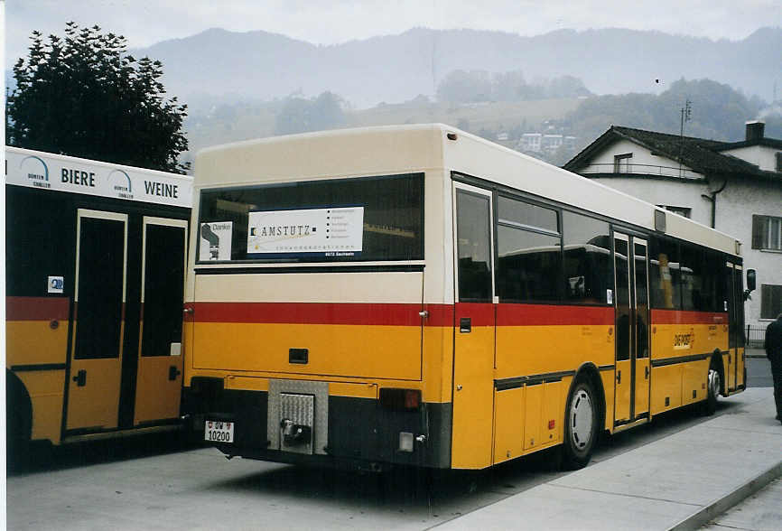 (081'109) - Dillier, Sarnen - Nr. 1/OW 10'200 - MAN am 20. Oktober 2005 beim Bahnhof Sarnen