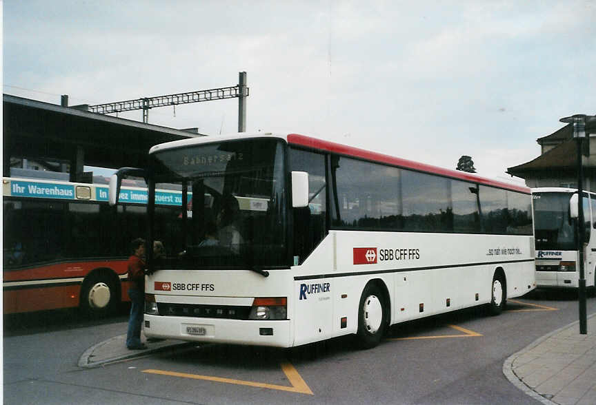 (081'216) - Ruffiner, Turtmann - VS 284'093 - Setra am 20. Oktober 2005 beim Bahnhof Spiez