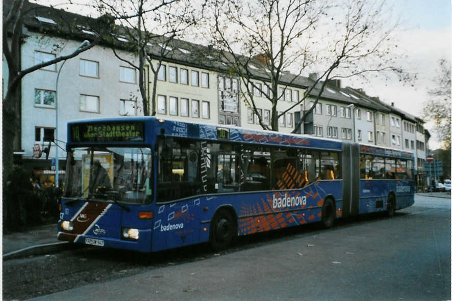 (081'727) - VAG Freiburg - Nr. 947/FR-SW 947 - Mercedes am 3. Dezember 2005 in Freiburg, Siegesdenkmal