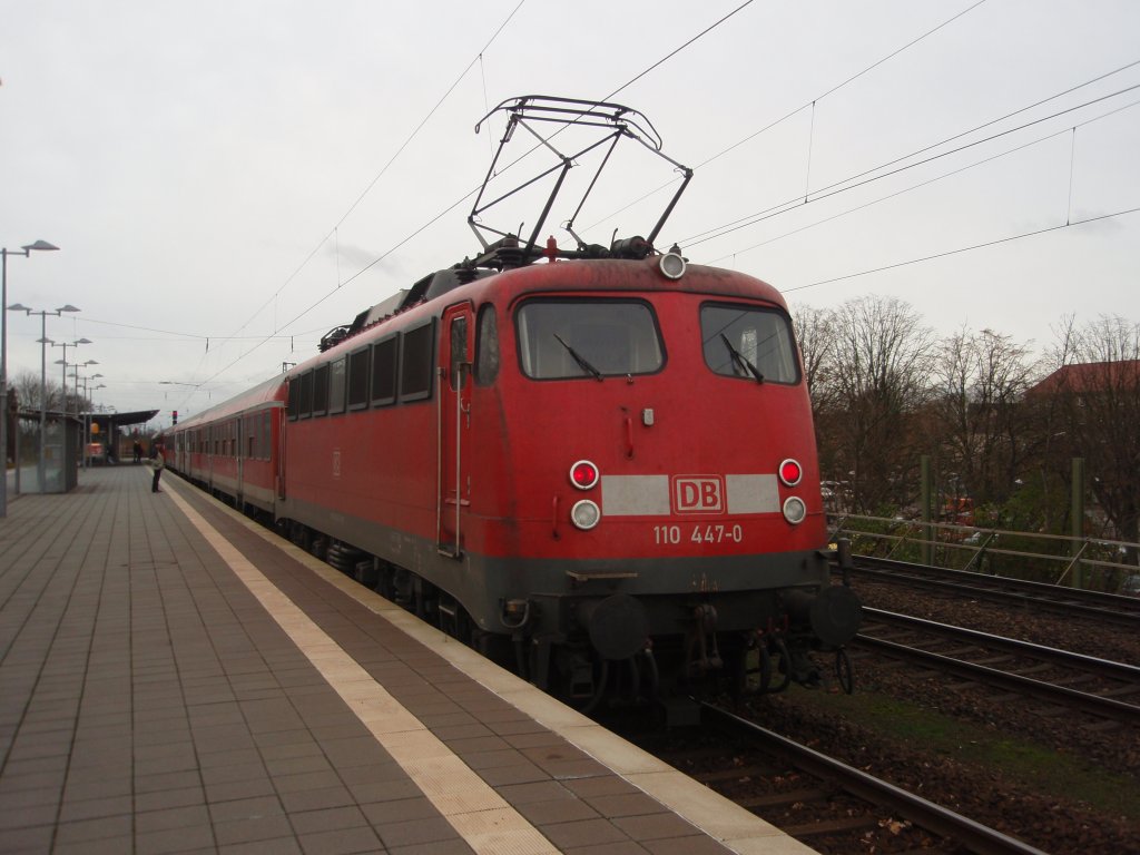 110 447 als RB nach Bremen Hbf in Bremerhaven-Lehe. 13.11.2010