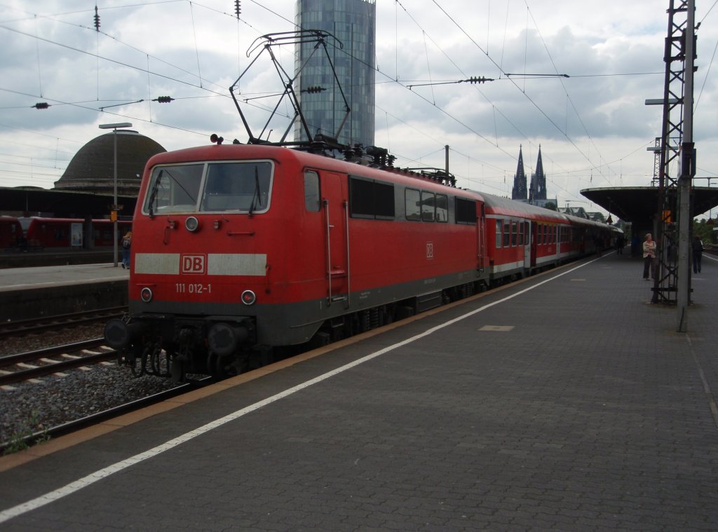 111 012 als RE 1 nach Aachen Hbf in Kln Messe/Deutz. 22.06.2009