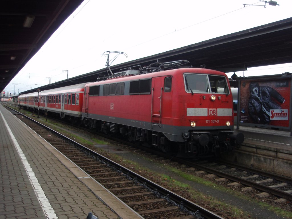 111 107 als RB Schweinfurt - Schlchtern in Wrzburg Hbf. 17.10.2009