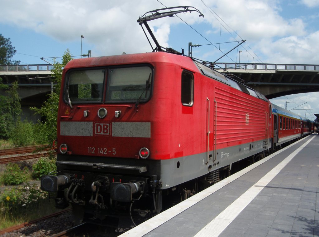 112 142 als RE aus Hamburg Hbf in Flensburg. 01.07.2011