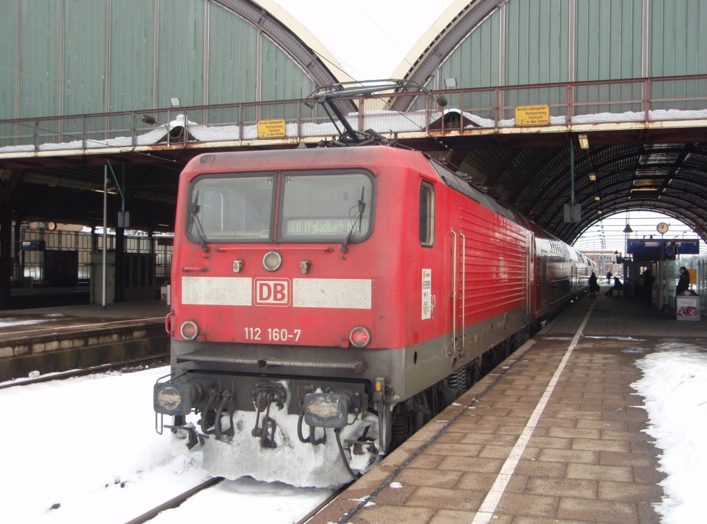 112 160 als RE 11 nach Hamm (Westf.) in Mnchengladbach Hbf. 27.12.2010

