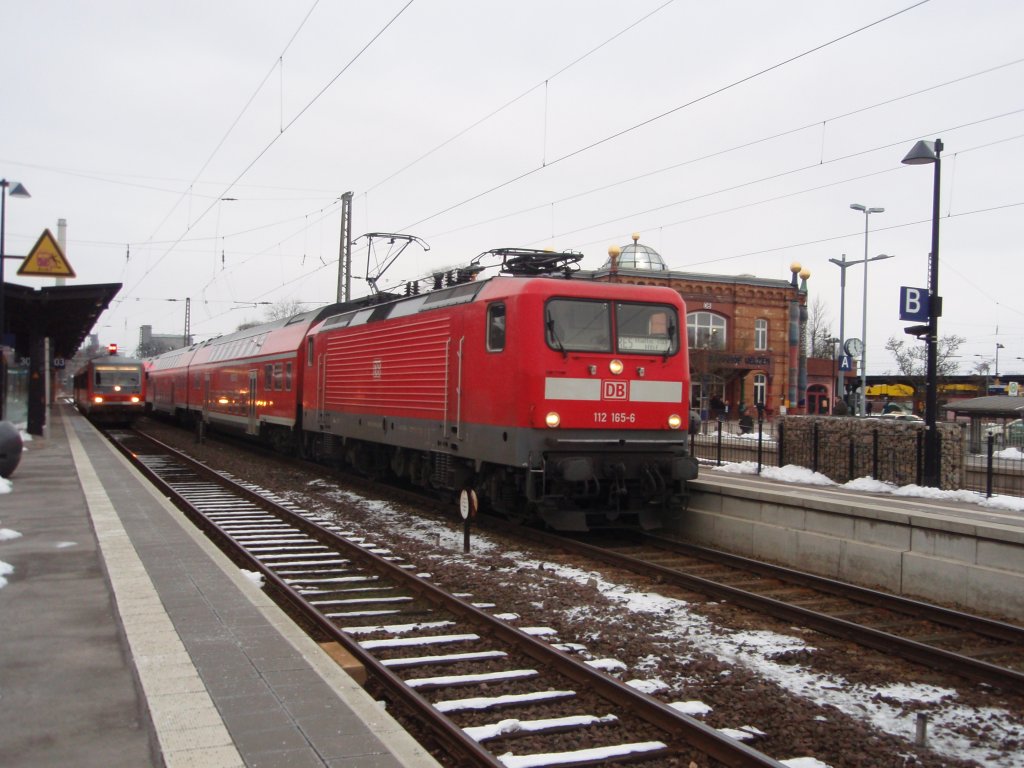 112 165 als RE 20 nach Magdeburg Hbf in Uelzen. 19.02.2011