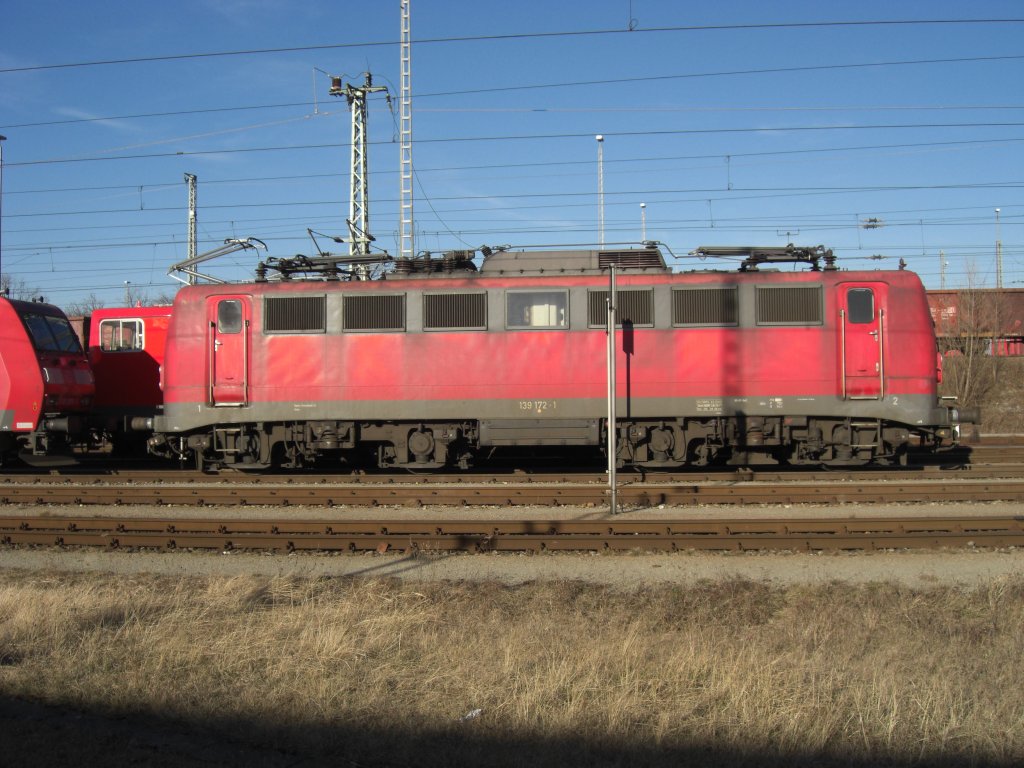 139 172-1 am 8. Februar 2008 im Rangierbahnhof Mnchen/Nord.