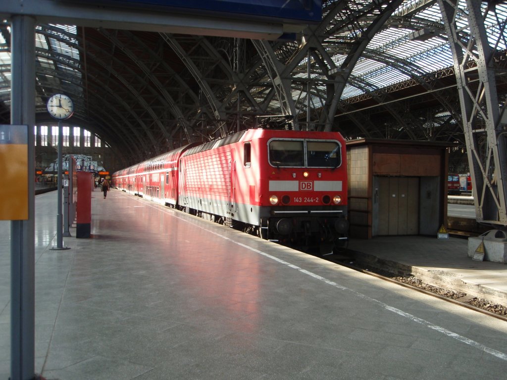 143 244 als RE 50 nach Dresden Hbf in Leipzig Hbf. 27.02.2010