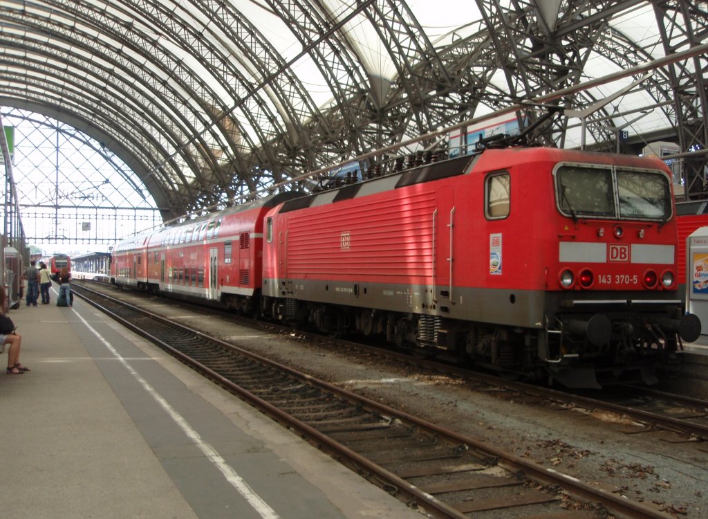 143 370 als RB 30 nach Zwickau (Sachs.) Hbf in Dresden Hbf. 24.06.2011