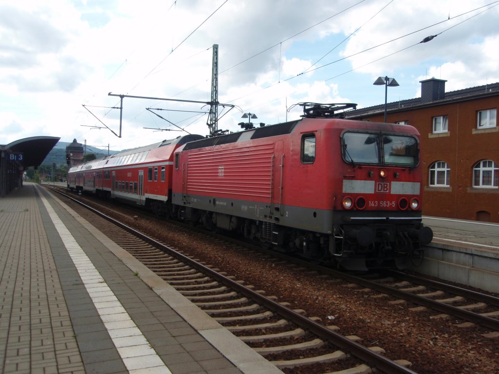 143 563 als RB 19 nach Groheringen in Saalfeld (Saale). 11.09.2010
