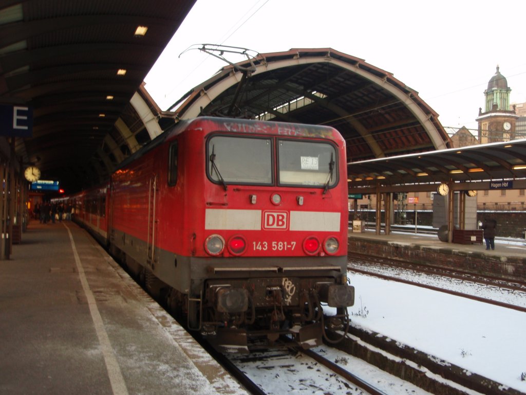 143 581 der DB Regio NRW als RE 13 Ersatzverkehr der eurobahn nach Mnchengladbach Hbf in Hagen Hbf. 19.12.2009