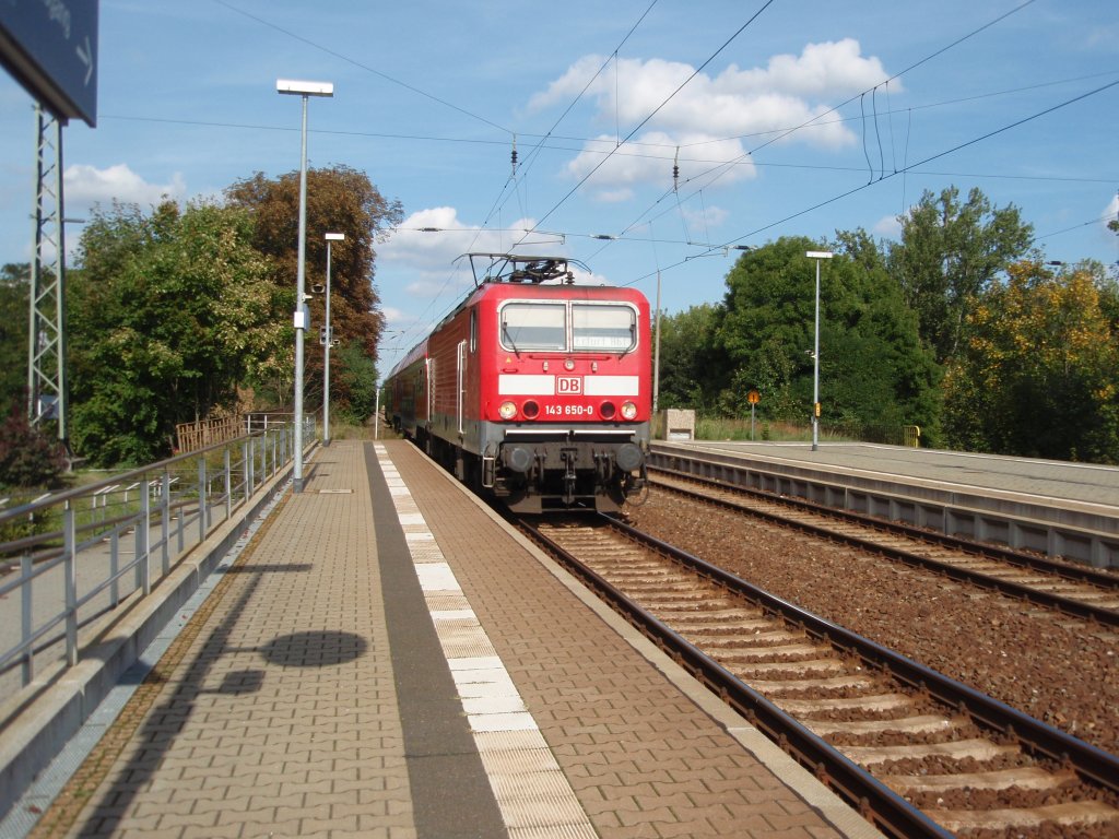143 650 als RB 50 Sangerhausen - Erfurt Hbf bei der Einfahrt in Smmerda. 11.09.2010