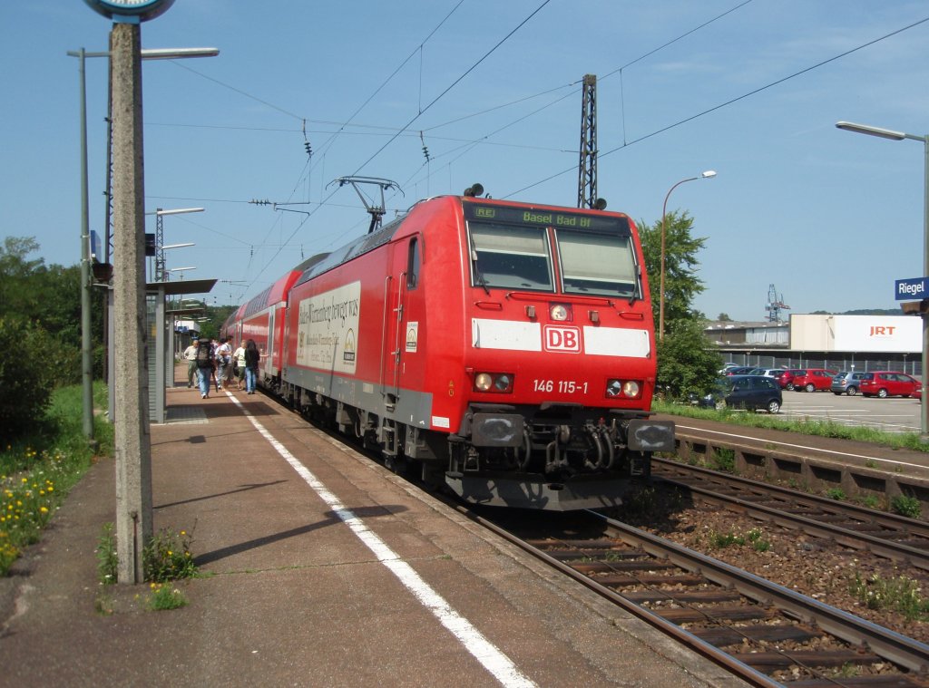 146 115 als RE Offenburg - Basel Bad Bf in Riegel am Kaiserstuhl. 20.08.2010