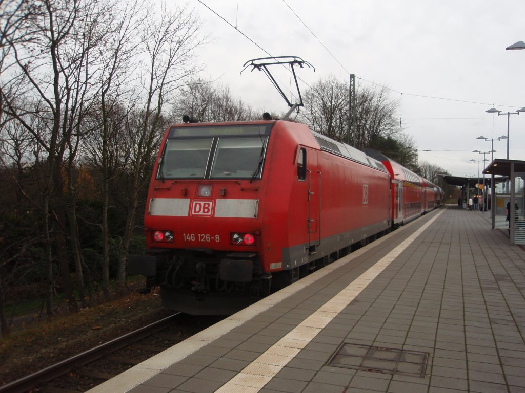 146 126 als RE nach Osnabrck Hbf in Bremerhaven-Lehe. 13.11.2010