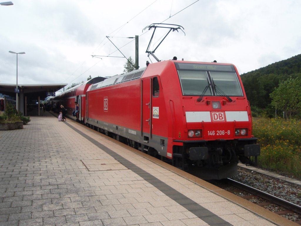 146 206 als RE Stuttgart Hbf - Singen (Hohentwiel) in Tuttlingen. 15.08.2010