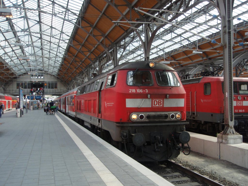 218 106 als RE Kiel Hbf - Bad Kleinen in Lbeck Hbf. 04.08.2009