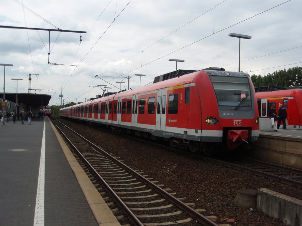 423 247 als S 11 Dsseldorf-Wehrhahn - Bergisch-Gladbach in Kln Messe/Deutz. 22.06.2009