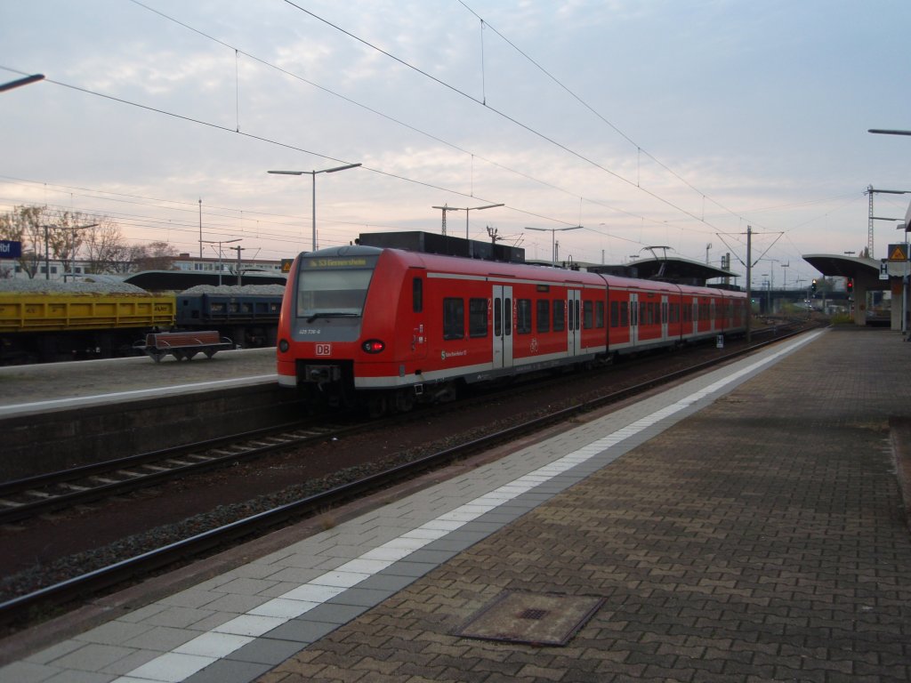 425 736 als S 3 Karlsruhe Hbf - Germersheim bei der Ausfahrt aus Heidelberg Hbf. 31.10.2009
