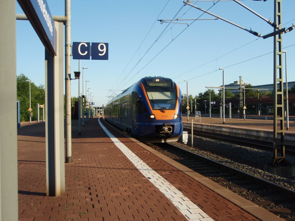 428 003 der Cantus als R 5 Fulda - Kassel Hbf bei der Einfahrt in Kassel-Wilhelmshhe. 18.07.2010