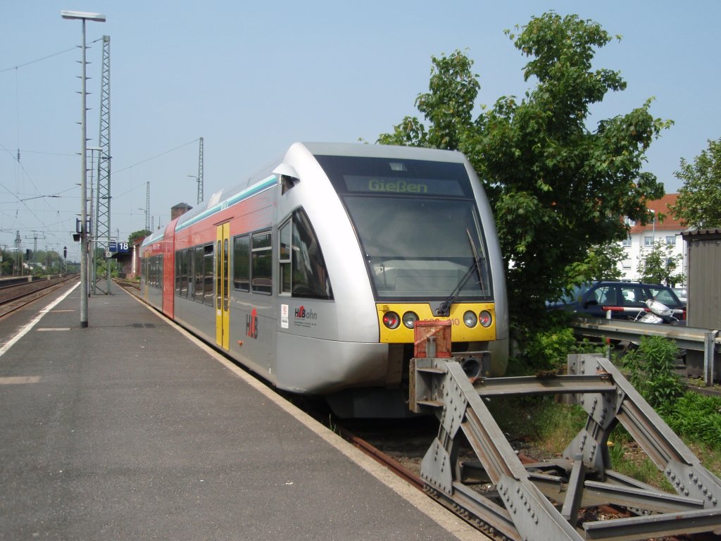 509 110 der Hessischen Landesbahn als HLB nach Gieen in Gelnhausen. 29.05.2010