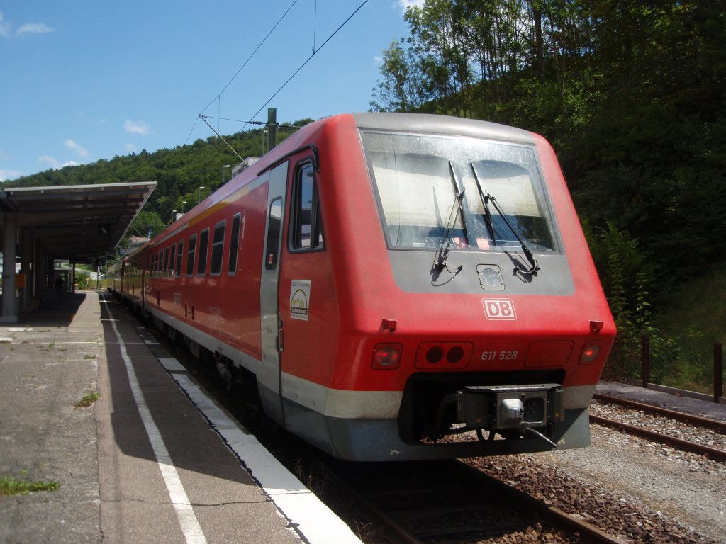 611 528 als IRE aus Stuttgart Hbf in Horb. 31.07.2012