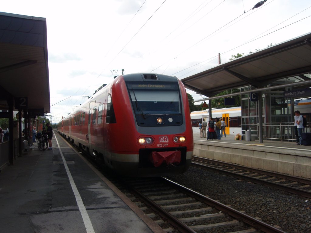 612 047 als RE 17 aus Meschede in Warburg (Westf.). 26.07.2009
