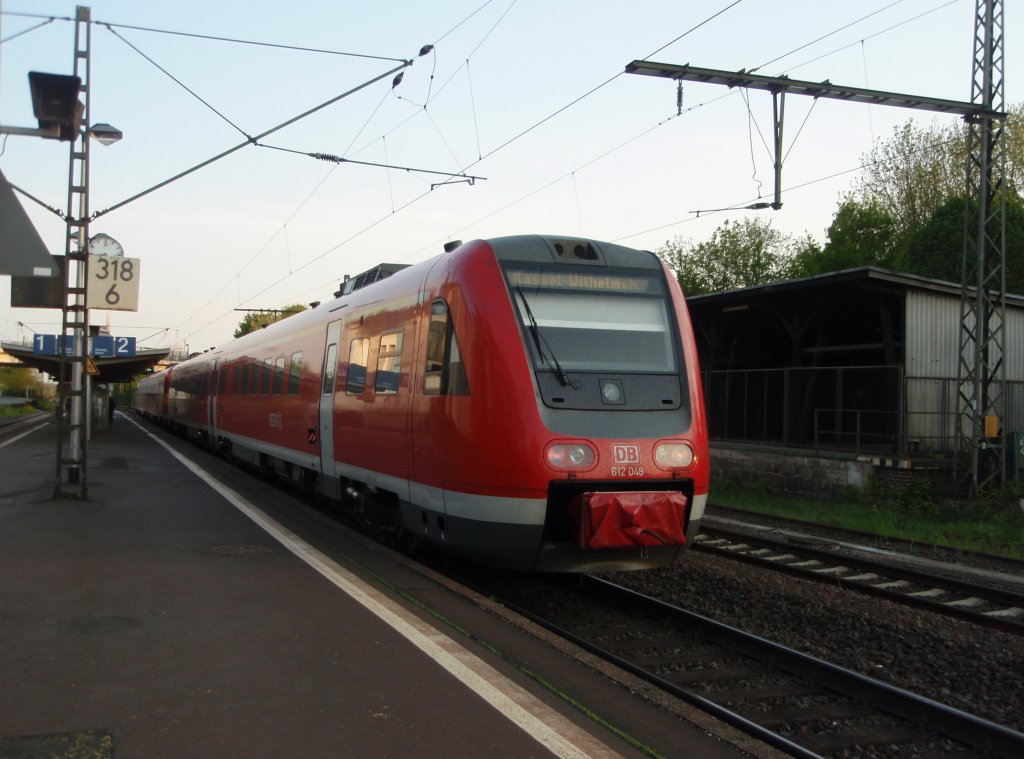 612 048 als RE 17 Hagen Hbf - Kassel Wilhelmshhe in Hofgeismar. 30.04.2011