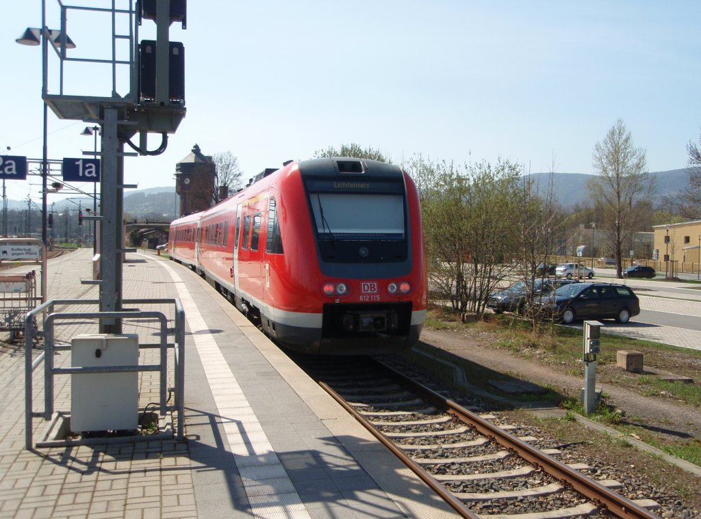 612 115 als RE 31 nach Lichtenfels in Saalfeld (Saale). 17.04.2010