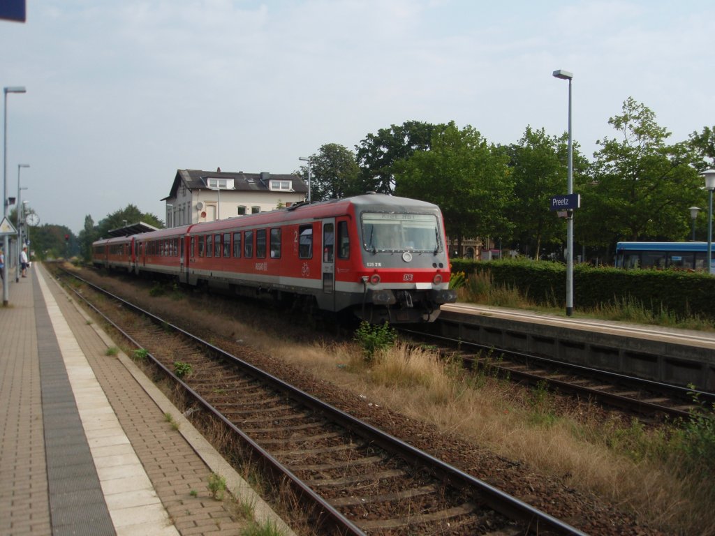 628 216 als RE Lbeck Hbf - Kiel Hbf in Preetz. 10.08.2009