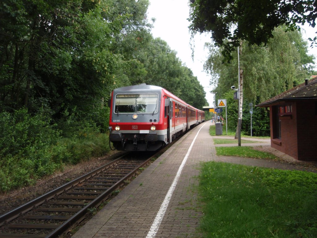 628 682 als RB Puttgarden - Lbeck Hbf in Sierksdorf. 04.08.2009