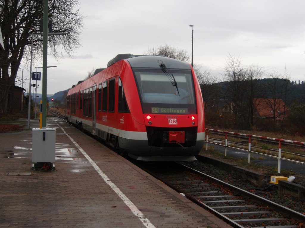 648 271 als RB 85 nach Gttingen in Ottbergen. 05.12.2009