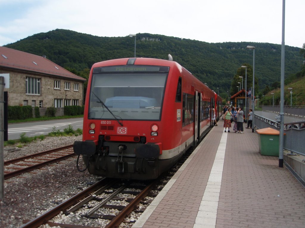 650 011 als RB aus Reutlingen in Bad Urach. 14.08.2010