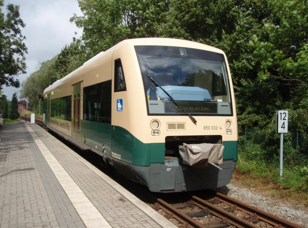 650 032 der Pressnitztalbahn als PRE nach Bergen auf Rgen in Lauterbach Mole. 19.08.2011
