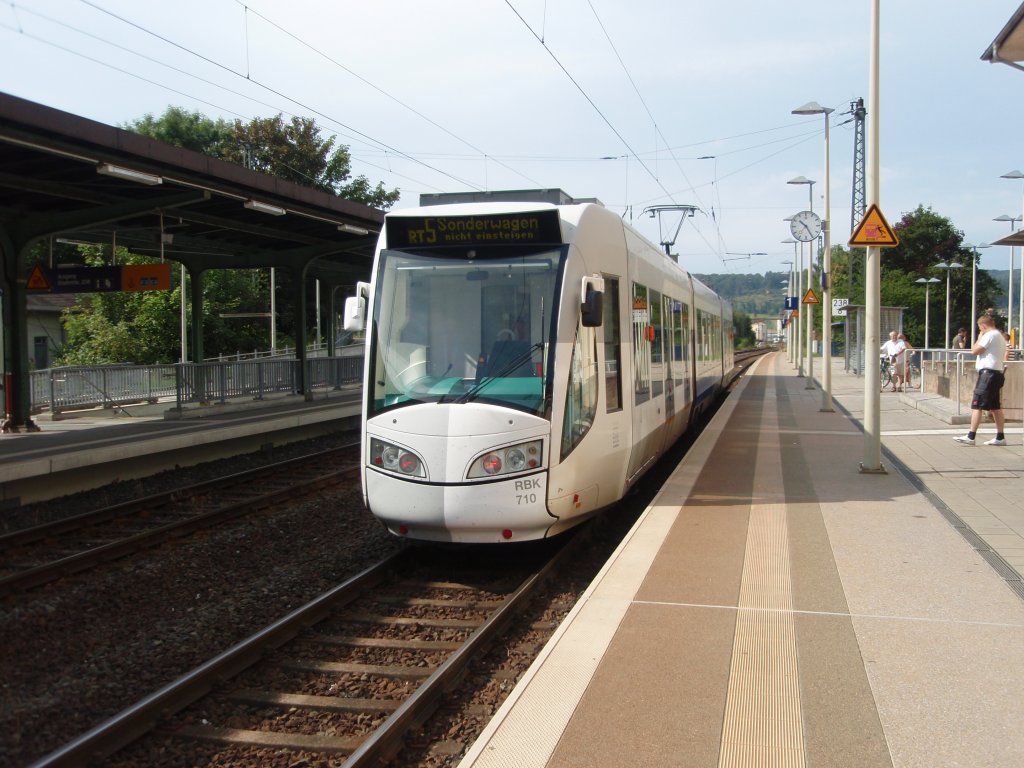 710 der Regionalbahn Kassel als RT 5 aus Kassel-Auestadion in Melsungen. 01.08.2009